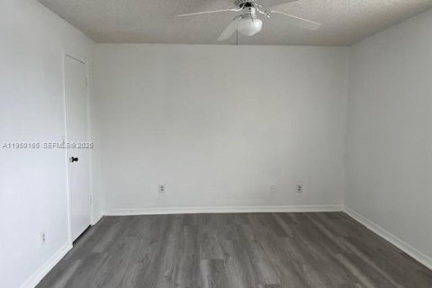 Copropriété à louer à Sunrise, Floride: 2 chambres, 98.94 m2 № 2005847 - photo 13