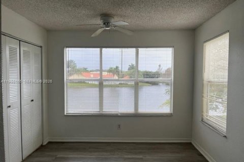 Copropriété à louer à Sunrise, Floride: 2 chambres, 98.94 m2 № 2005847 - photo 2