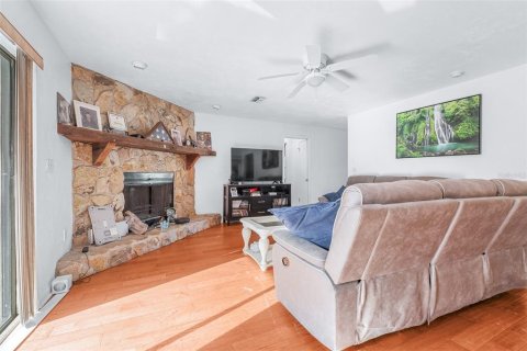 House in Land O' Lakes, Florida 4 bedrooms, 202.99 sq.m. № 2394090 - photo 7