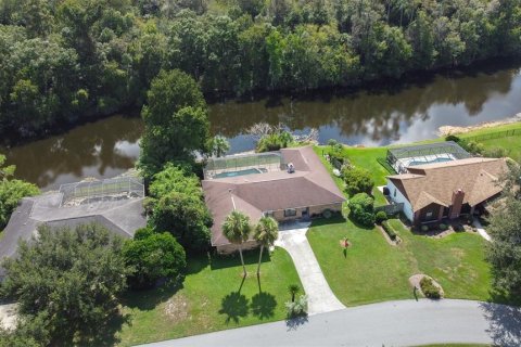 House in Land O' Lakes, Florida 4 bedrooms, 202.99 sq.m. № 2394090 - photo 2