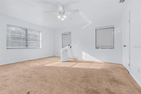 House in Land O' Lakes, Florida 4 bedrooms, 202.99 sq.m. № 2394090 - photo 24