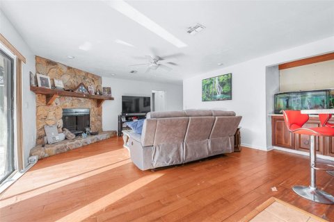 House in Land O' Lakes, Florida 4 bedrooms, 202.99 sq.m. № 2394090 - photo 9