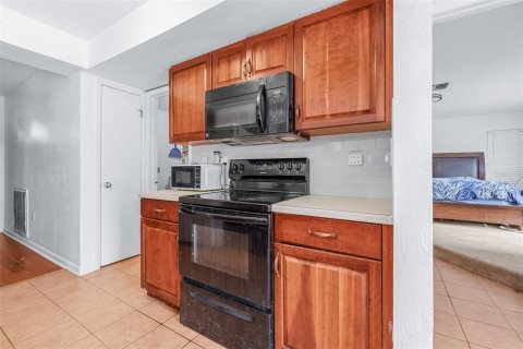 House in Land O' Lakes, Florida 4 bedrooms, 202.99 sq.m. № 2394090 - photo 13
