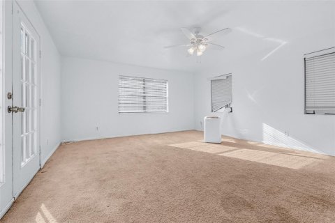 House in Land O' Lakes, Florida 4 bedrooms, 202.99 sq.m. № 2394090 - photo 23