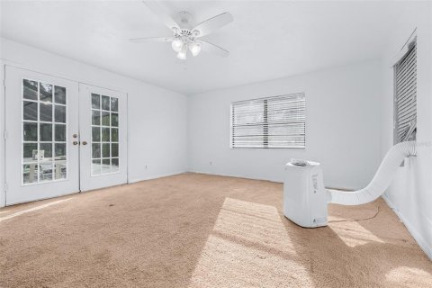 House in Land O' Lakes, Florida 4 bedrooms, 202.99 sq.m. № 2394090 - photo 25