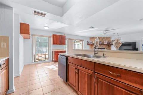 House in Land O' Lakes, Florida 4 bedrooms, 202.99 sq.m. № 2394090 - photo 16