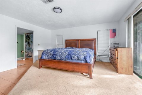 House in Land O' Lakes, Florida 4 bedrooms, 202.99 sq.m. № 2394090 - photo 18