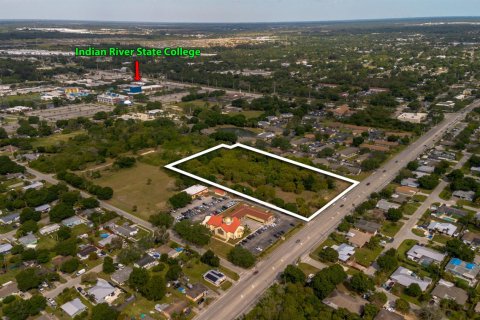 Immobilier commercial à St. Lucie, Floride № 2190702