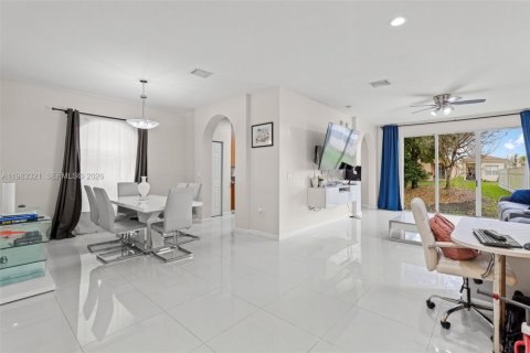 Casa en venta en Homestead, Florida, 3 dormitorios, 190.26 m2 № 2047344 - foto 3