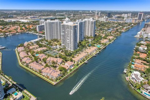 Copropriété à vendre à Aventura, Floride: 3 chambres, 275.92 m2 № 2152975 - photo 5