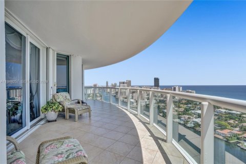 Copropriété à vendre à Aventura, Floride: 3 chambres, 275.92 m2 № 2152975 - photo 2