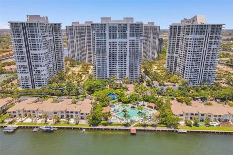 Copropriété à vendre à Aventura, Floride: 3 chambres, 275.92 m2 № 2152975 - photo 9