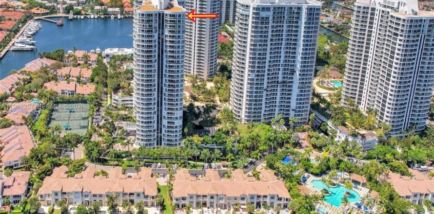 Condo à Aventura, Floride, 3 chambres  № 2152975
