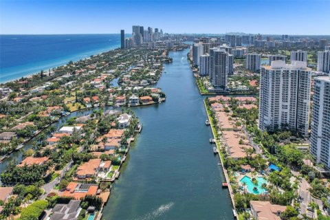 Copropriété à vendre à Aventura, Floride: 3 chambres, 275.92 m2 № 2152975 - photo 24