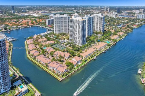 Copropriété à vendre à Aventura, Floride: 3 chambres, 275.92 m2 № 2152975 - photo 21