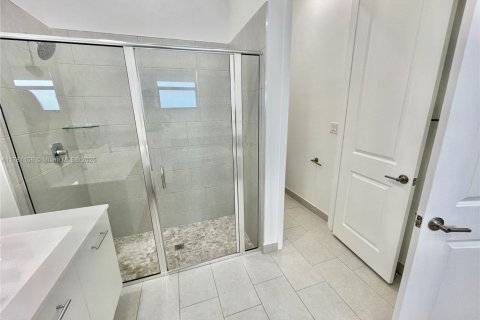 House in Miramar, Florida 3 bedrooms, 190.17 sq.m. № 1939801 - photo 8