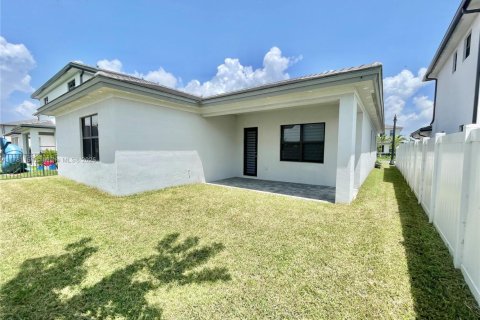 House in Miramar, Florida 3 bedrooms, 190.17 sq.m. № 1939801 - photo 27