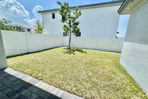 House in Miramar, Florida 3 bedrooms, 190.17 sq.m. № 1939801 - photo 26