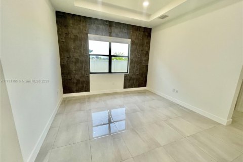 House in Miramar, Florida 3 bedrooms, 190.17 sq.m. № 1939801 - photo 5
