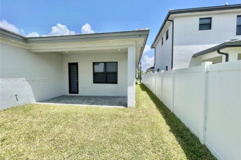 House in Miramar, Florida 3 bedrooms, 190.17 sq.m. № 1939801 - photo 29