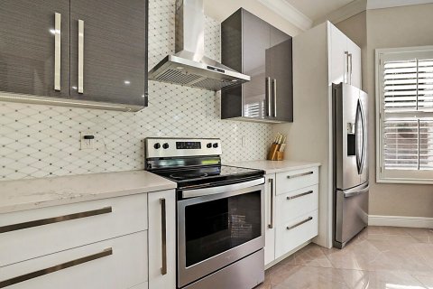 House in Boynton Beach, Florida 4 bedrooms, 246.66 sq.m. № 2086703