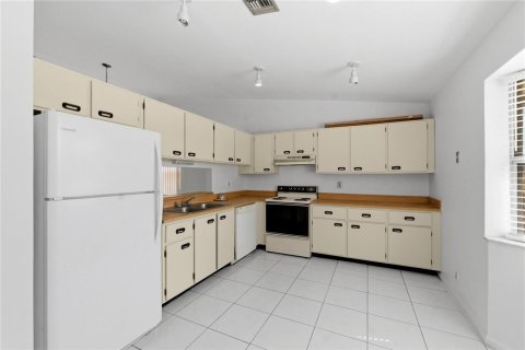 House in Tamarac, Florida 3 bedrooms, 138.52 sq.m. № 2083729 - photo 11