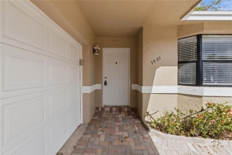 House in Tamarac, Florida 3 bedrooms, 138.52 sq.m. № 2083729 - photo 8