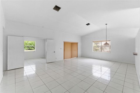 House in Tamarac, Florida 3 bedrooms, 138.52 sq.m. № 2083729 - photo 14