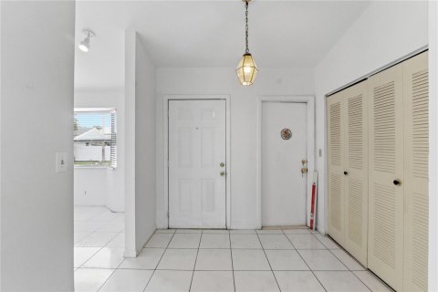 House in Tamarac, Florida 3 bedrooms, 138.52 sq.m. № 2083729 - photo 10