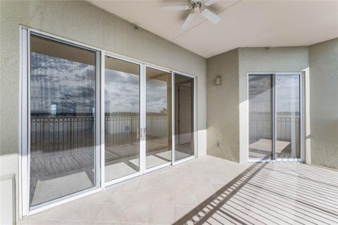 Condo in Orlando, Florida, 2 bedrooms  № 2228317 - photo 20