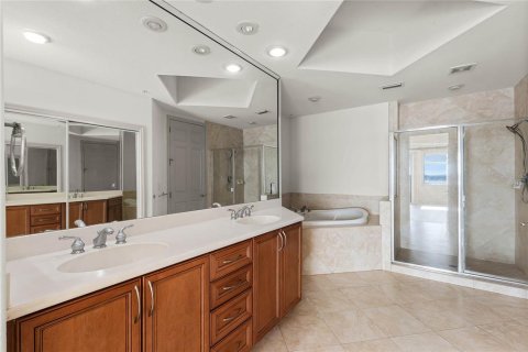 Condo in Orlando, Florida, 2 bedrooms  № 2228317 - photo 30