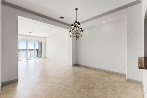 Condo in Orlando, Florida, 2 bedrooms  № 2228317 - photo 17