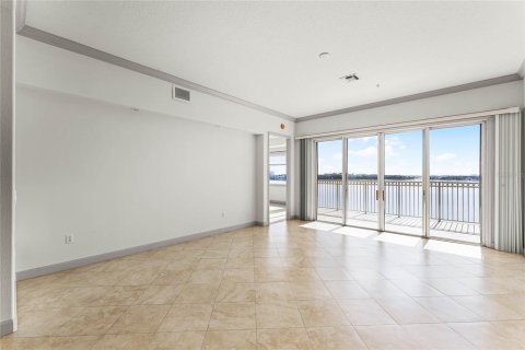 Condo in Orlando, Florida, 2 bedrooms  № 2228317 - photo 13