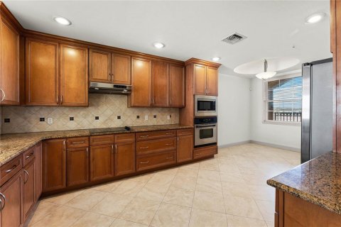 Condo in Orlando, Florida, 2 bedrooms  № 2228317 - photo 12