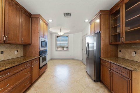 Condo in Orlando, Florida, 2 bedrooms  № 2228317 - photo 11