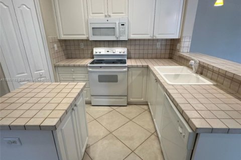 Снять в аренду таунхаус в Дорал, Флорида 4 спальни, 211.45м2, № 1945327 - фото 21