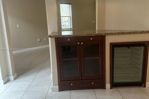 Снять в аренду таунхаус в Дорал, Флорида 4 спальни, 211.45м2, № 1945327 - фото 15