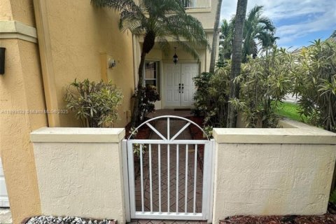 Снять в аренду таунхаус в Дорал, Флорида 4 спальни, 211.45м2, № 1945327 - фото 6