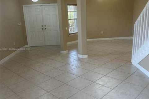 Снять в аренду таунхаус в Дорал, Флорида 4 спальни, 211.45м2, № 1945327 - фото 11