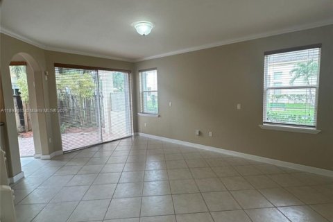 Снять в аренду таунхаус в Дорал, Флорида 4 спальни, 211.45м2, № 1945327 - фото 13