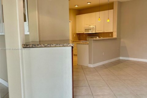 Снять в аренду таунхаус в Дорал, Флорида 4 спальни, 211.45м2, № 1945327 - фото 20