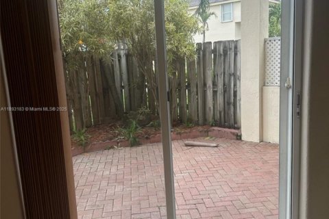 Снять в аренду таунхаус в Дорал, Флорида 4 спальни, 211.45м2, № 1945327 - фото 17