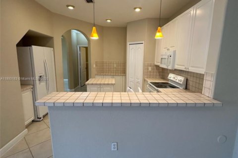 Снять в аренду таунхаус в Дорал, Флорида 4 спальни, 211.45м2, № 1945327 - фото 22