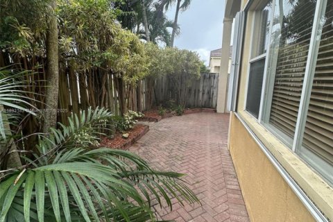 Снять в аренду таунхаус в Дорал, Флорида 4 спальни, 211.45м2, № 1945327 - фото 19