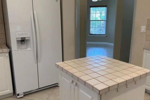 Снять в аренду таунхаус в Дорал, Флорида 4 спальни, 211.45м2, № 1945327 - фото 24