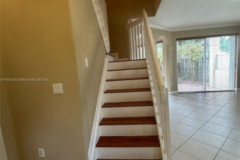 Снять в аренду таунхаус в Дорал, Флорида 4 спальни, 211.45м2, № 1945327 - фото 14