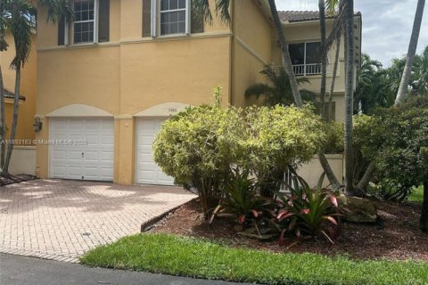 Снять в аренду таунхаус в Дорал, Флорида 4 спальни, 211.45м2, № 1945327 - фото 3