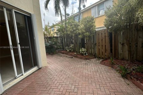 Снять в аренду таунхаус в Дорал, Флорида 4 спальни, 211.45м2, № 1945327 - фото 18