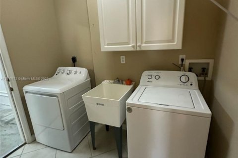 Снять в аренду таунхаус в Дорал, Флорида 4 спальни, 211.45м2, № 1945327 - фото 27