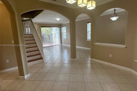 Снять в аренду таунхаус в Дорал, Флорида 4 спальни, 211.45м2, № 1945327 - фото 12